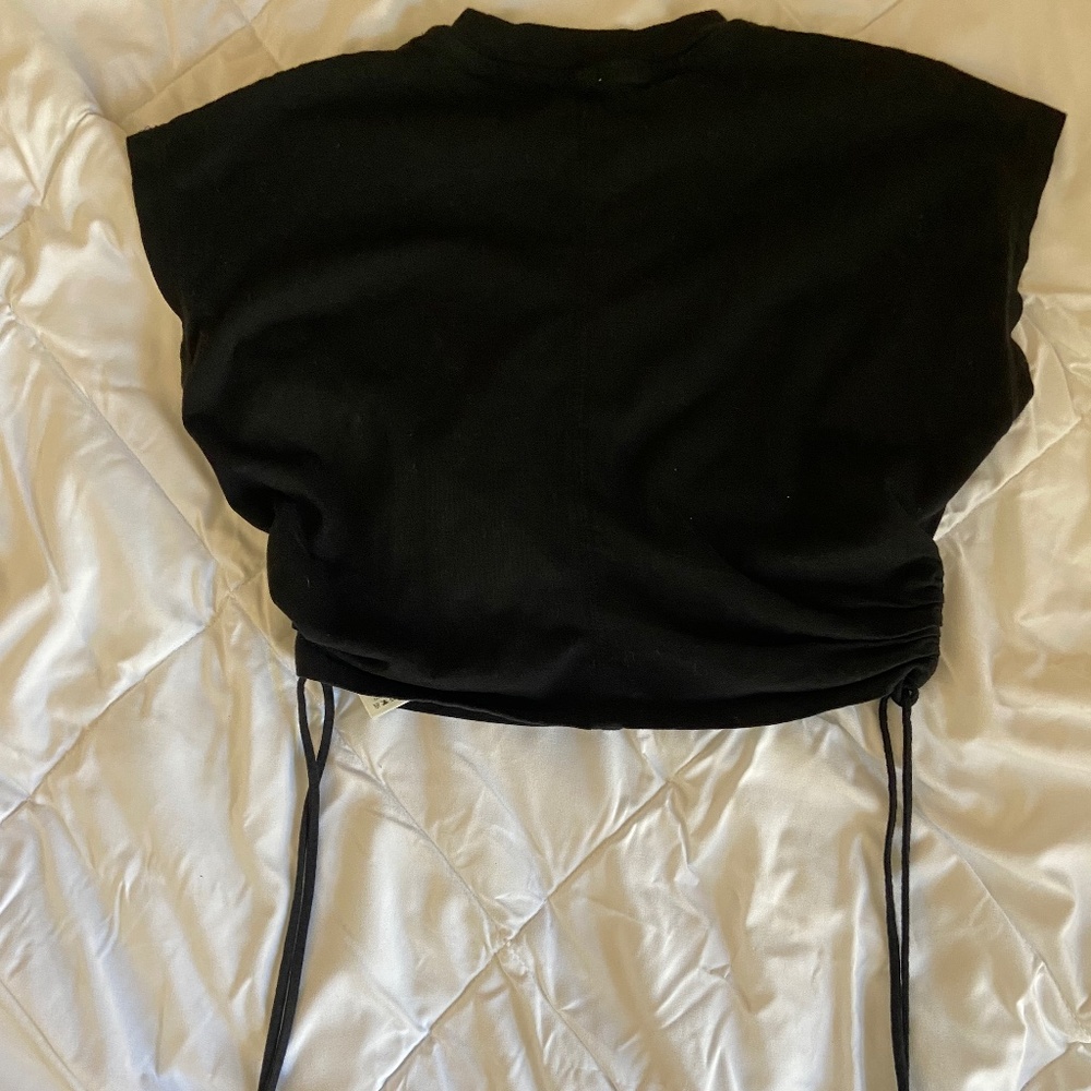 Aritzia Wilfred Black Cropped Tshirt w/Tie Side Ruched Detail
